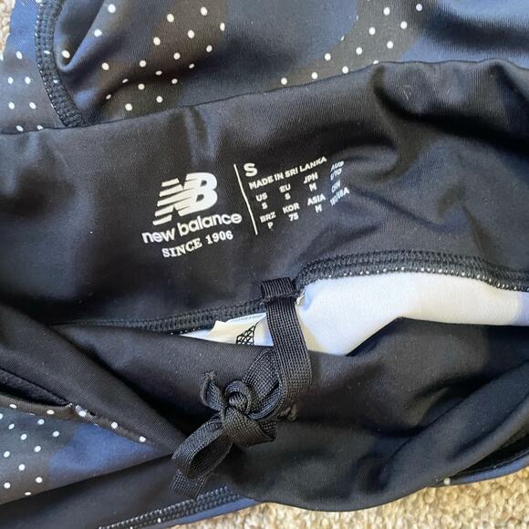 New Balance Women's Accelerate Capri 22 Leggings Small - Picture 5 of 9